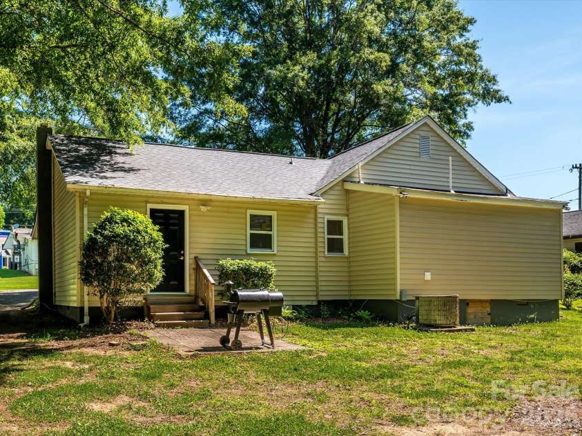 1620 Blueberry Street, Mount Pleasant, NC 28124.  MLS# CAR4390512, YatesRealty ID 7939. 