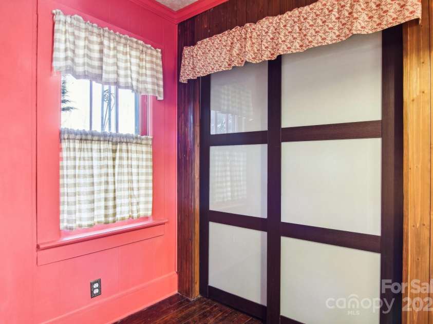 213 Stoney Mountain Road, Hendersonville, NC 28791.  MLS# CAR4211510, YatesRealty ID 794. 