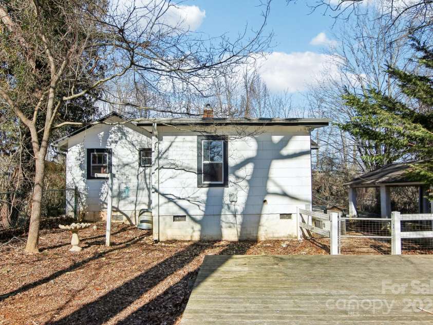 213 Stoney Mountain Road, Hendersonville, NC 28791.  MLS# CAR4211510, YatesRealty ID 794. 