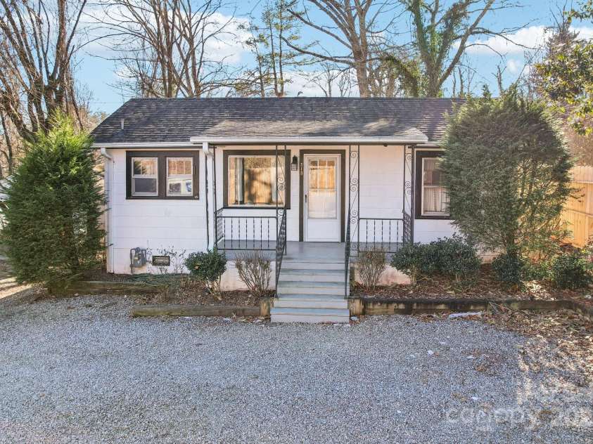213 Stoney Mountain Road, Hendersonville, NC 28791.  MLS# CAR4211510, YatesRealty ID 794. 
