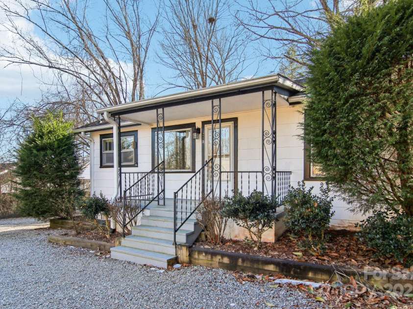 213 Stoney Mountain Road, Hendersonville, NC 28791.  MLS# CAR4211510, YatesRealty ID 794. 