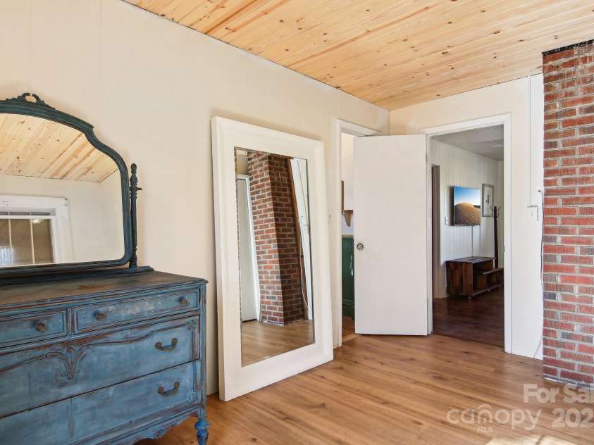 213 Stoney Mountain Road, Hendersonville, NC 28791.  MLS# CAR4211510, YatesRealty ID 794. 