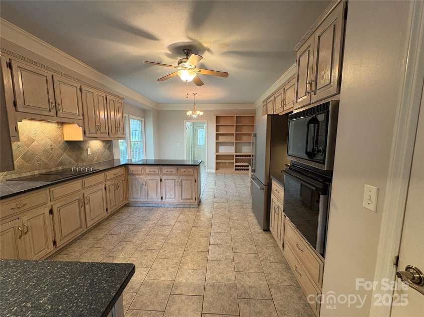 27 Mountain Lake Drive, Hendersonville, NC 28739.  MLS# CAR4295257, YatesRealty ID 794. 