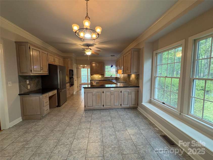 27 Mountain Lake Drive, Hendersonville, NC 28739.  MLS# CAR4295257, YatesRealty ID 794. 