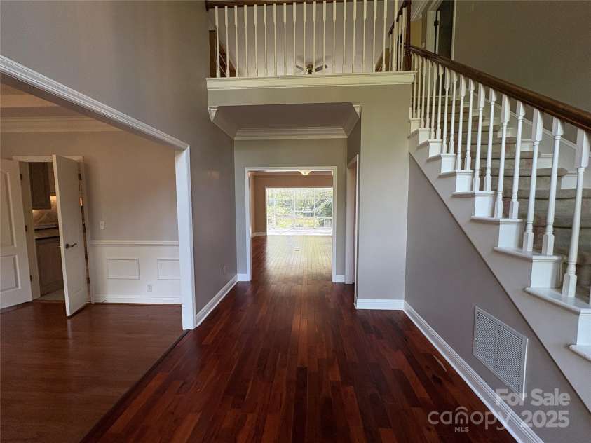 27 Mountain Lake Drive, Hendersonville, NC 28739.  MLS# CAR4295257, YatesRealty ID 794. 