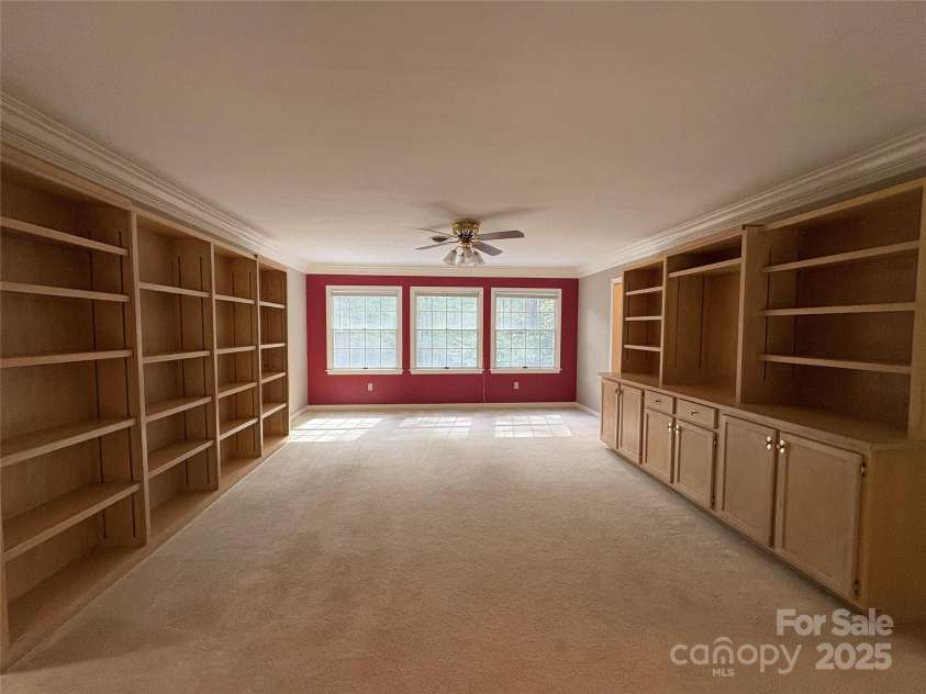 27 Mountain Lake Drive, Hendersonville, NC 28739.  MLS# CAR4295257, YatesRealty ID 794. 