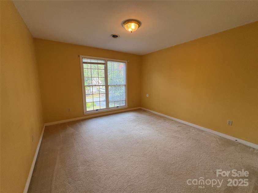 27 Mountain Lake Drive, Hendersonville, NC 28739.  MLS# CAR4295257, YatesRealty ID 794. 