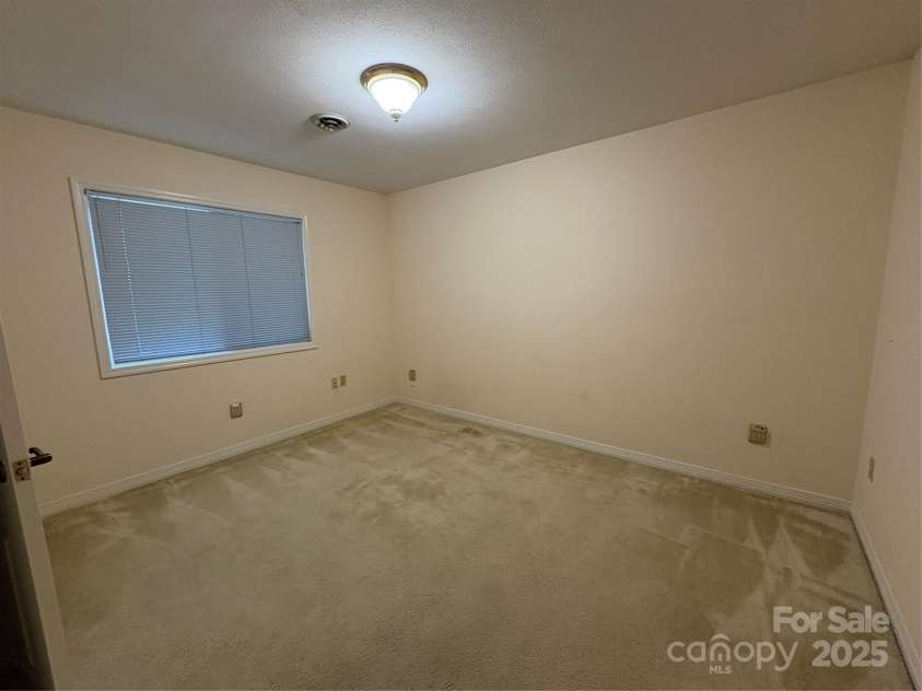 27 Mountain Lake Drive, Hendersonville, NC 28739.  MLS# CAR4295257, YatesRealty ID 794. 