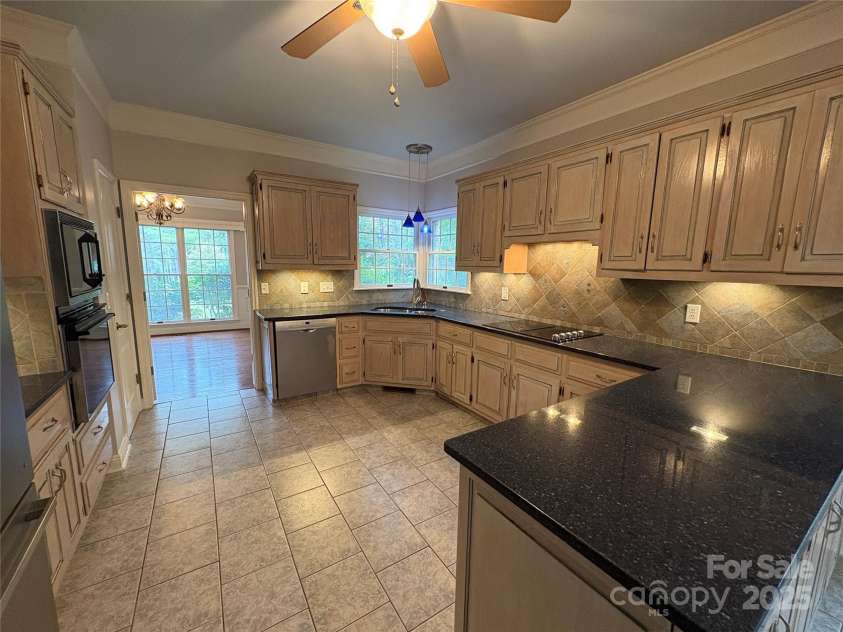 27 Mountain Lake Drive, Hendersonville, NC 28739.  MLS# CAR4295257, YatesRealty ID 794. 