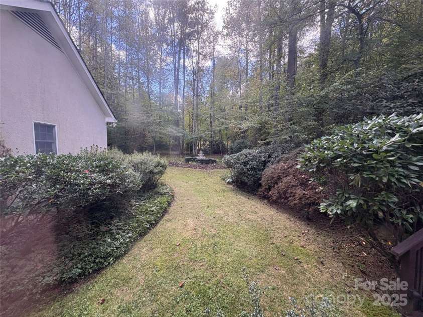 27 Mountain Lake Drive, Hendersonville, NC 28739.  MLS# CAR4295257, YatesRealty ID 794. 