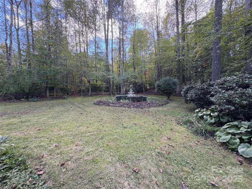 27 Mountain Lake Drive, Hendersonville, NC 28739.  MLS# CAR4295257, YatesRealty ID 794. 