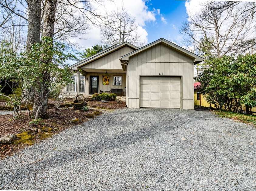 117 Hickory Lane, Newland, NC 28657.  MLS# CAR4361948, YatesRealty ID 7940. 