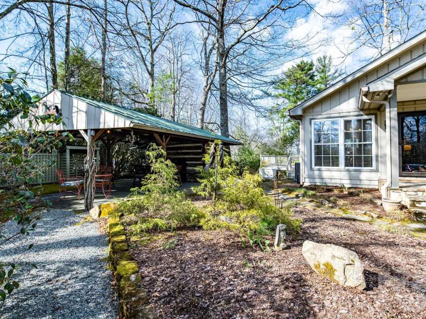 117 Hickory Lane, Newland, NC 28657.  MLS# CAR4361948, YatesRealty ID 7940. 