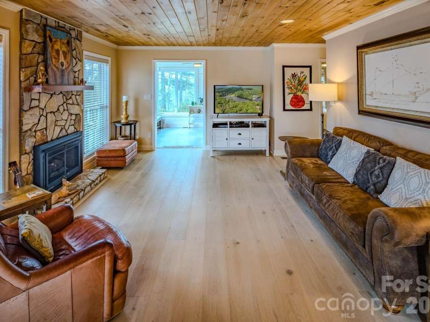 117 Hickory Lane, Newland, NC 28657.  MLS# CAR4361948, YatesRealty ID 7940. 