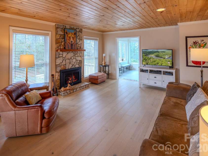 117 Hickory Lane, Newland, NC 28657.  MLS# CAR4361948, YatesRealty ID 7940. 