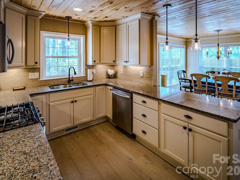 117 Hickory Lane, Newland, NC 28657.  MLS# CAR4361948, YatesRealty ID 7940. 