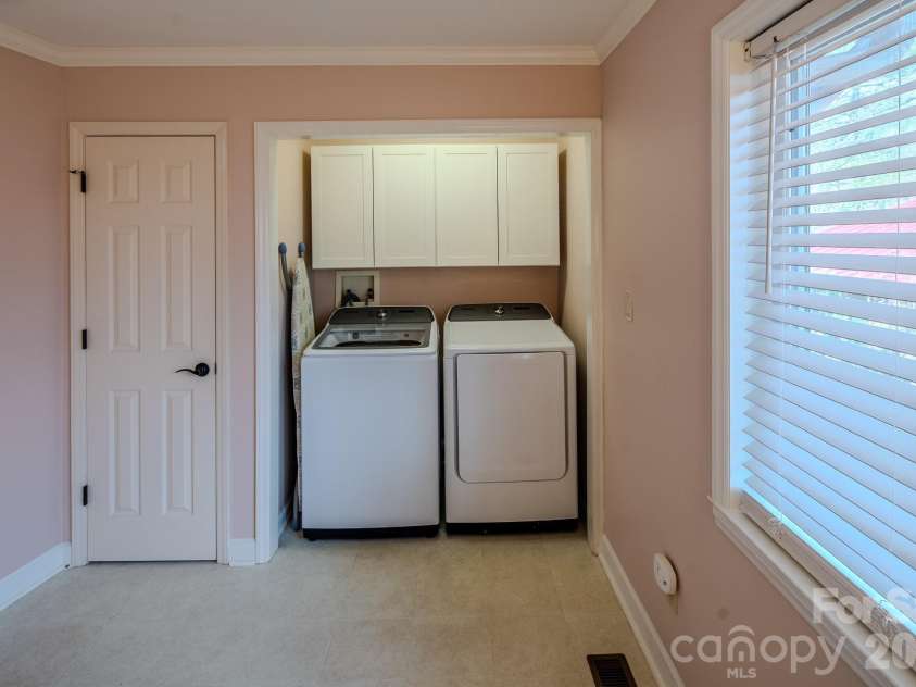 117 Hickory Lane, Newland, NC 28657.  MLS# CAR4361948, YatesRealty ID 7940. 