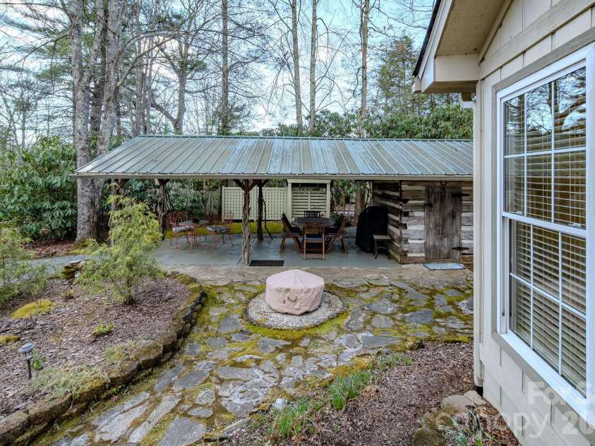 117 Hickory Lane, Newland, NC 28657.  MLS# CAR4361948, YatesRealty ID 7940. 