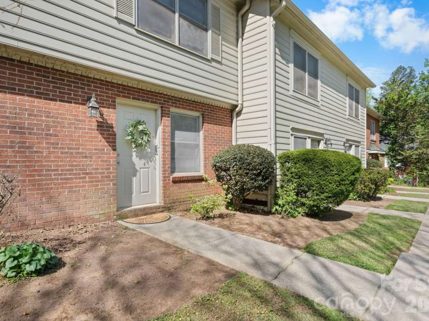 239 13th Avenue Place, Hickory, NC 28601.  MLS# CAR4374704, YatesRealty ID 7941. 