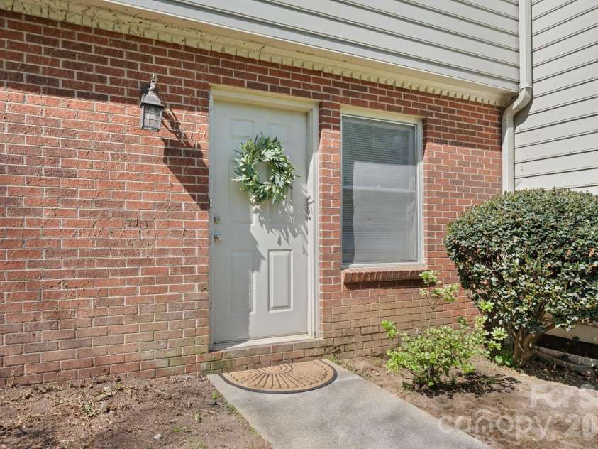 239 13th Avenue Place, Hickory, NC 28601.  MLS# CAR4374704, YatesRealty ID 7941. 