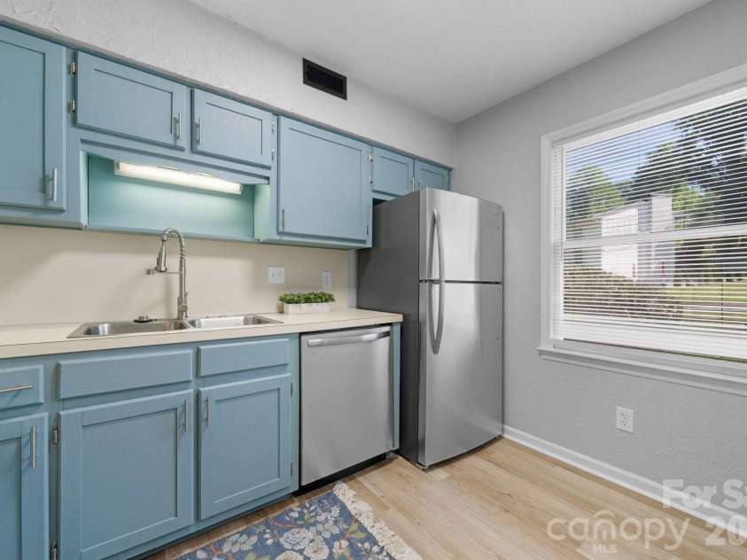 239 13th Avenue Place, Hickory, NC 28601.  MLS# CAR4374704, YatesRealty ID 7941. 