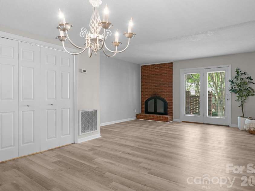 239 13th Avenue Place, Hickory, NC 28601.  MLS# CAR4374704, YatesRealty ID 7941. 