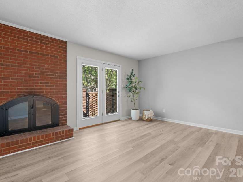 239 13th Avenue Place, Hickory, NC 28601.  MLS# CAR4374704, YatesRealty ID 7941. 