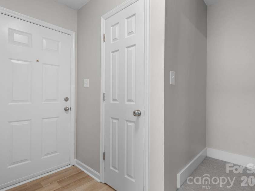 239 13th Avenue Place, Hickory, NC 28601.  MLS# CAR4374704, YatesRealty ID 7941. 