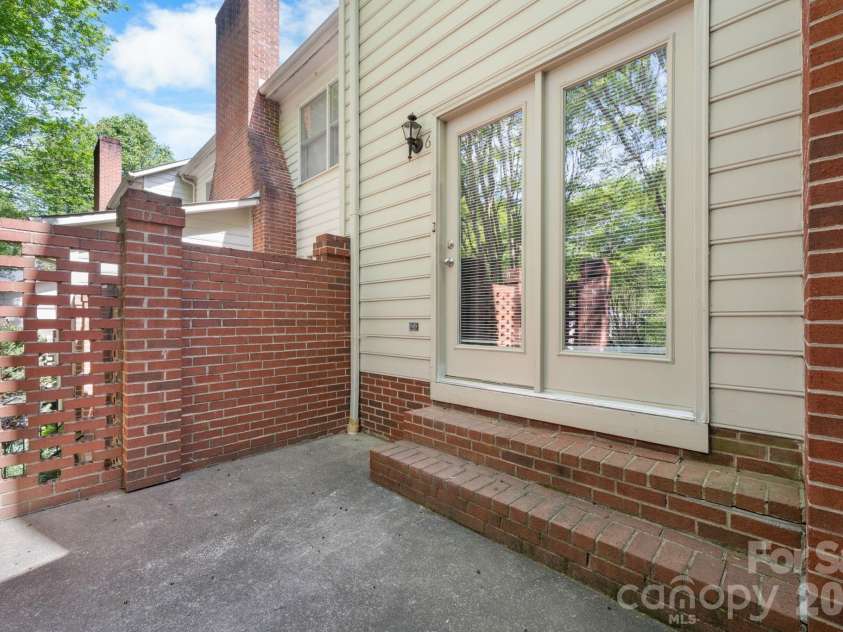 239 13th Avenue Place, Hickory, NC 28601.  MLS# CAR4374704, YatesRealty ID 7941. 