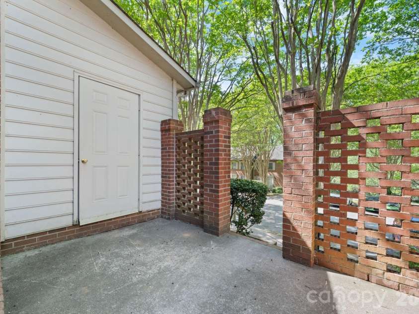 239 13th Avenue Place, Hickory, NC 28601.  MLS# CAR4374704, YatesRealty ID 7941. 