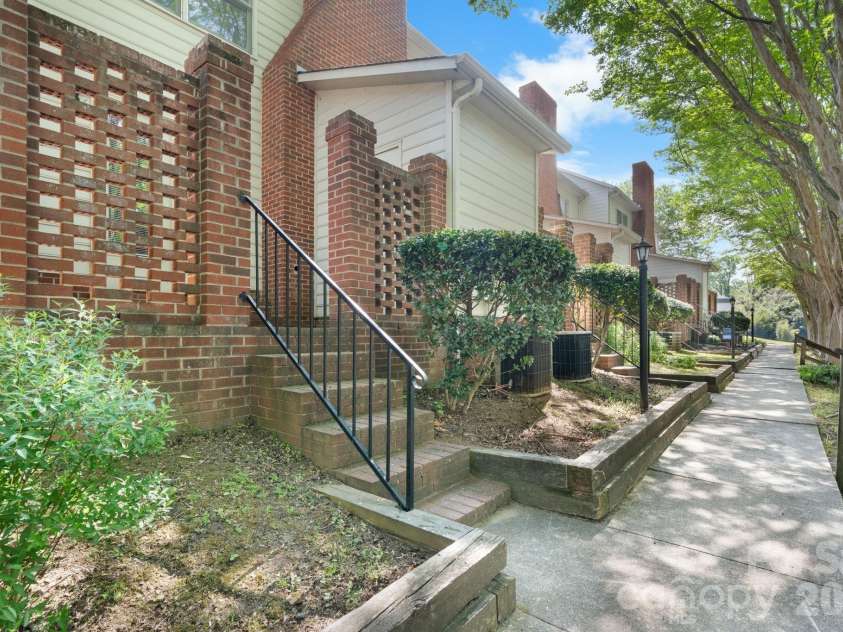 239 13th Avenue Place, Hickory, NC 28601.  MLS# CAR4374704, YatesRealty ID 7941. 