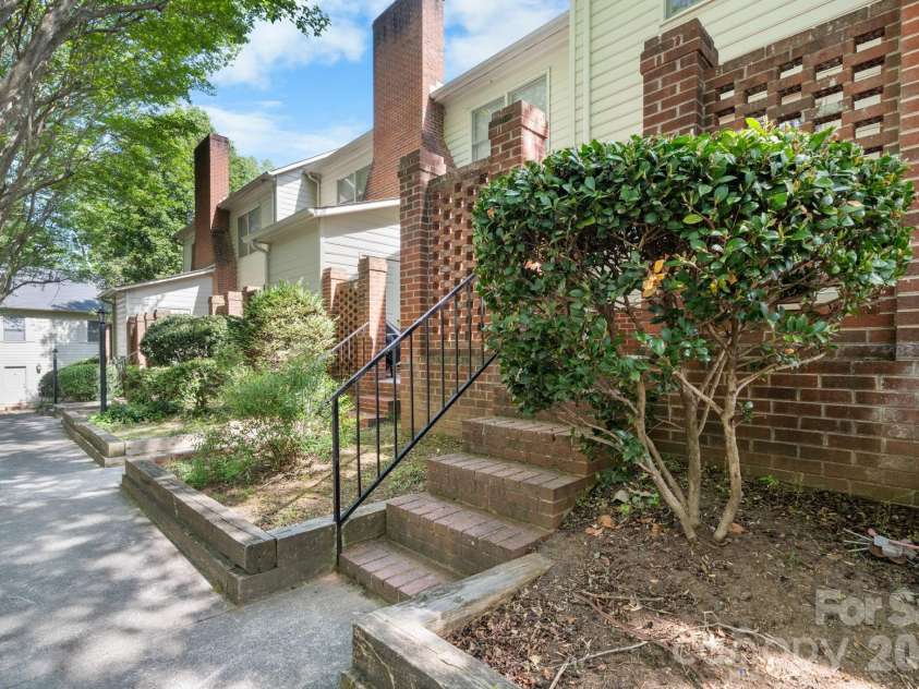 239 13th Avenue Place, Hickory, NC 28601.  MLS# CAR4374704, YatesRealty ID 7941. 