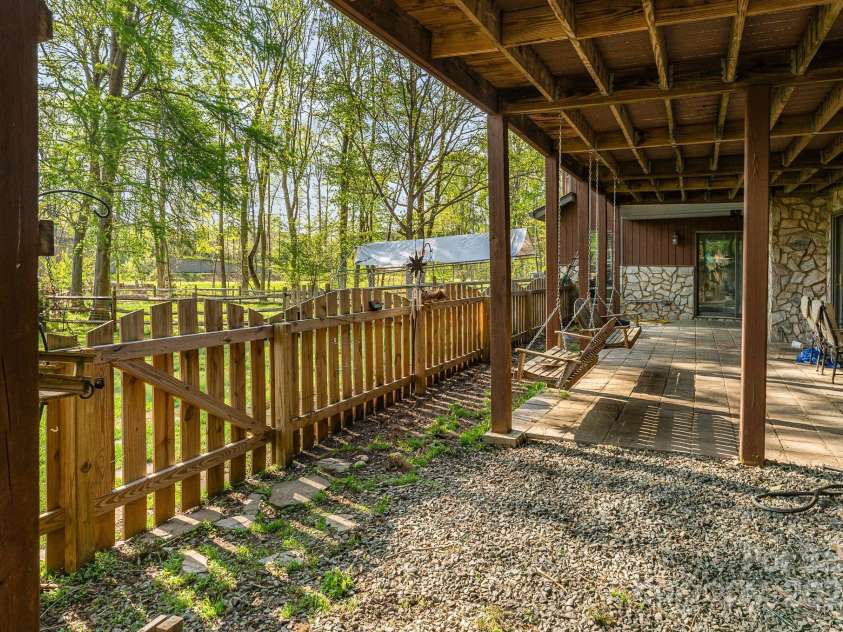 15215 Timberview Lane, Huntersville, NC 28078.  MLS# CAR4206089, YatesRealty ID 7943. 