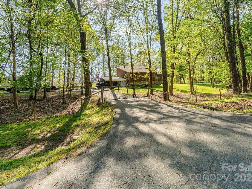 15215 Timberview Lane, Huntersville, NC 28078.  MLS# CAR4206089, YatesRealty ID 7943. 