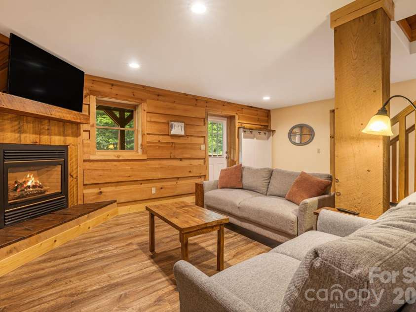 3245 Puncheon Fork Road, Mars Hill, NC 28754.  MLS# CAR4345903, YatesRealty ID 7943. Family Room