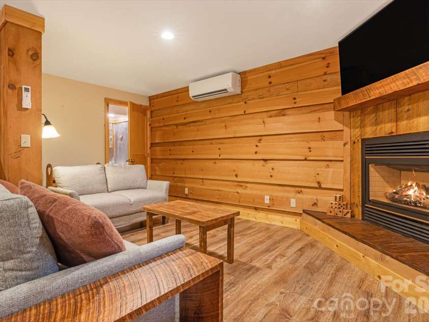 3245 Puncheon Fork Road, Mars Hill, NC 28754.  MLS# CAR4345903, YatesRealty ID 7943. Family Room