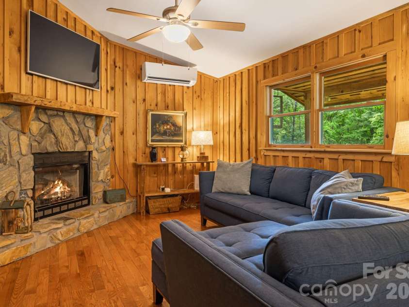 3245 Puncheon Fork Road, Mars Hill, NC 28754.  MLS# CAR4345903, YatesRealty ID 7943. Great Room