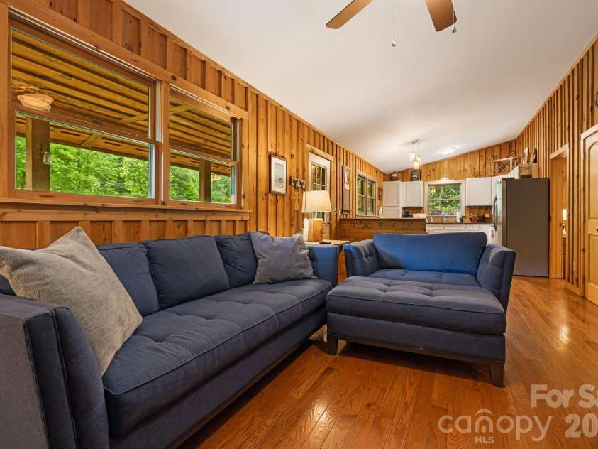 3245 Puncheon Fork Road, Mars Hill, NC 28754.  MLS# CAR4345903, YatesRealty ID 7943. Great Room