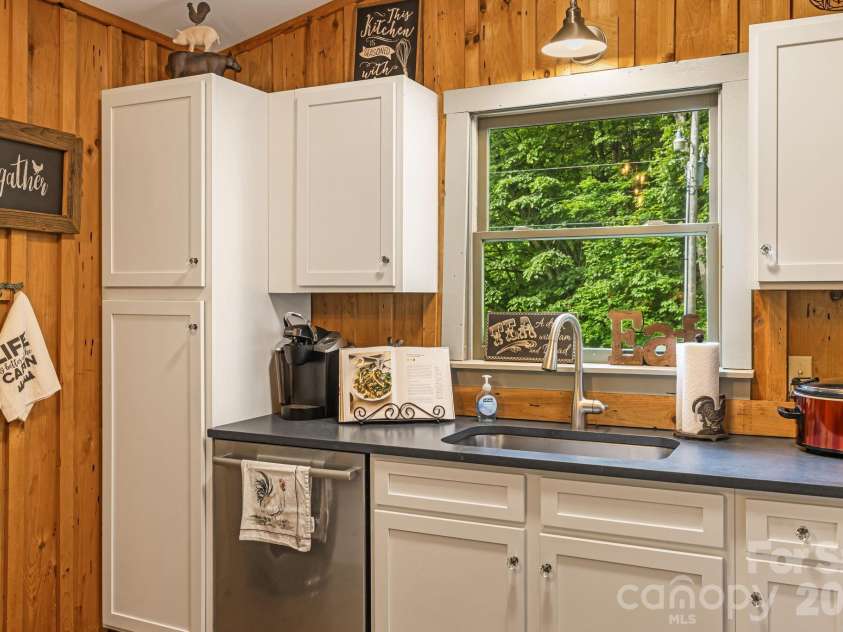 3245 Puncheon Fork Road, Mars Hill, NC 28754.  MLS# CAR4345903, YatesRealty ID 7943. Updated Kitchen
