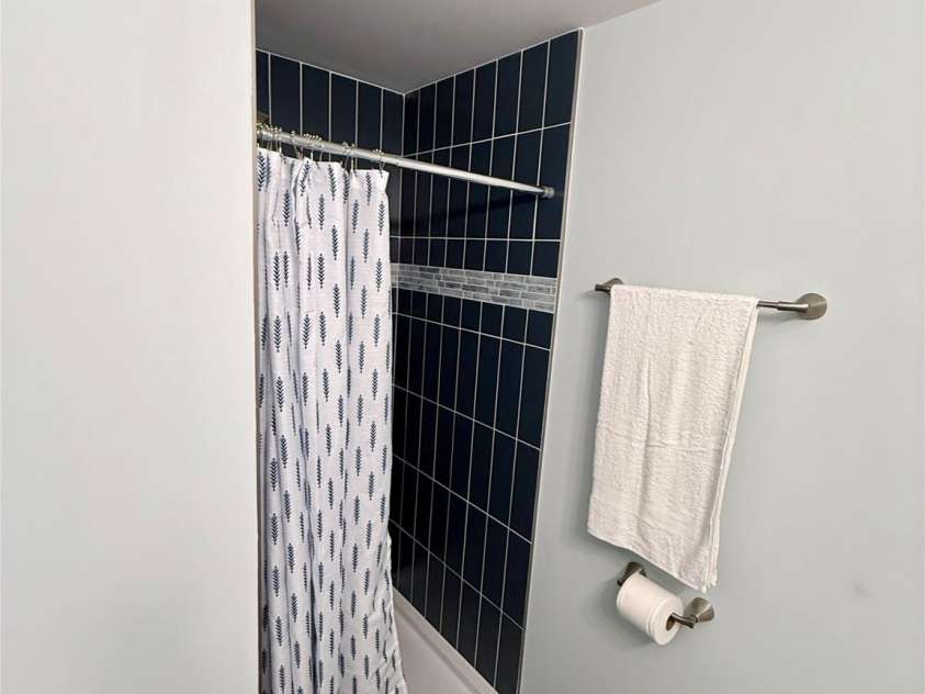 1649 Arlyn Circle, Charlotte, NC 28213.  MLS# CAR4355358, YatesRealty ID 7944. 1st bathroom