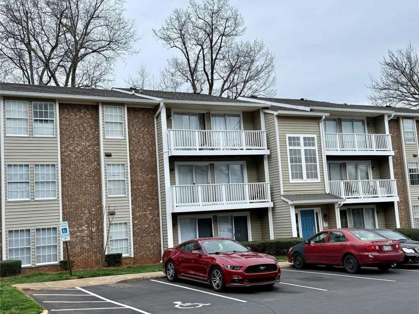 1649 Arlyn Circle, Charlotte, NC 28213.  MLS# CAR4355358, YatesRealty ID 7944. 