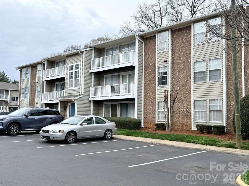 1649 Arlyn Circle, Charlotte, NC 28213.  MLS# CAR4355358, YatesRealty ID 7944. 