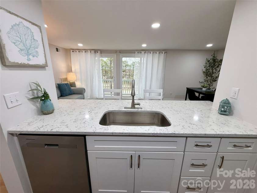 1649 Arlyn Circle, Charlotte, NC 28213.  MLS# CAR4355358, YatesRealty ID 7944. 