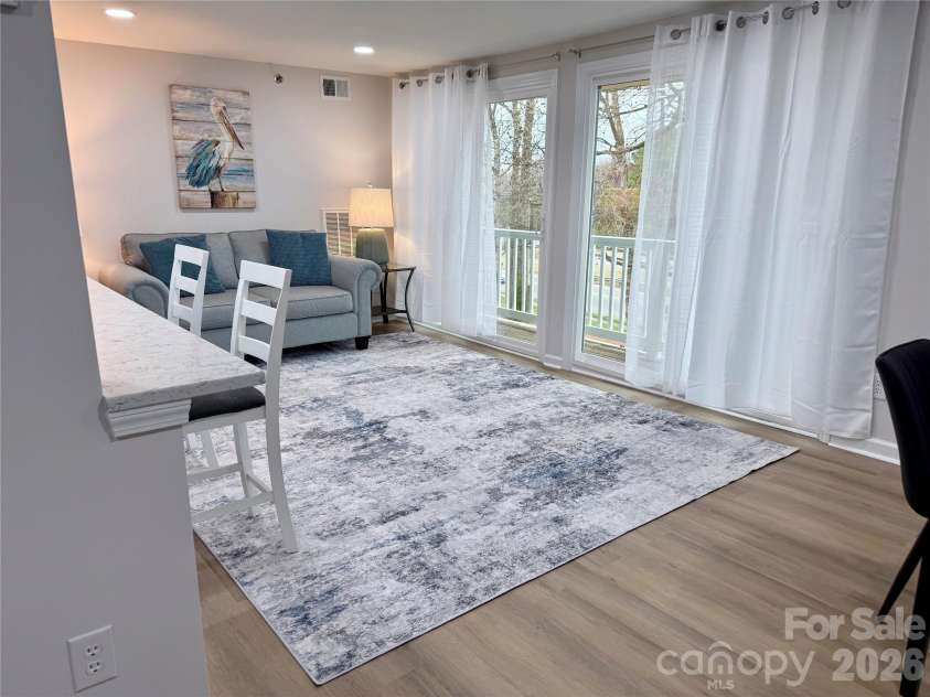 1649 Arlyn Circle, Charlotte, NC 28213.  MLS# CAR4355358, YatesRealty ID 7944. 