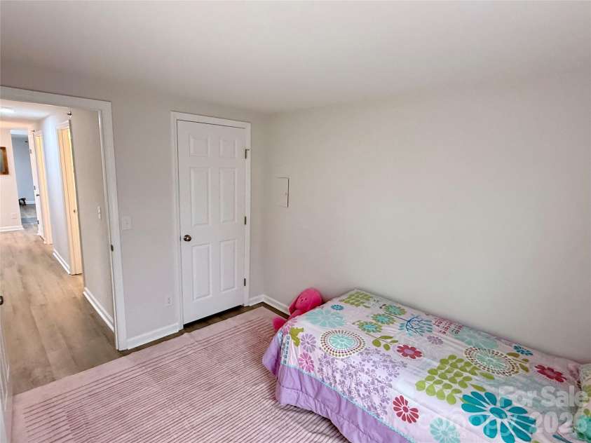 1649 Arlyn Circle, Charlotte, NC 28213.  MLS# CAR4355358, YatesRealty ID 7944. 