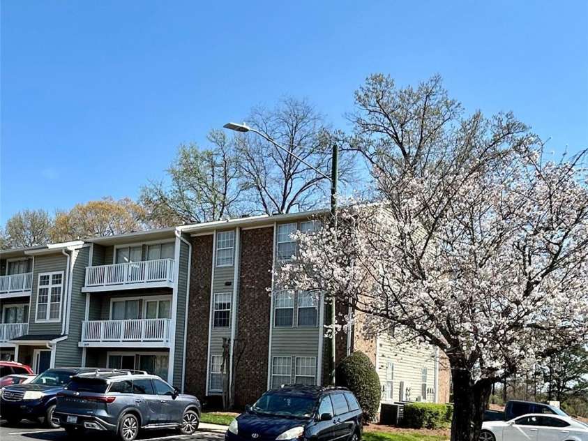 1649 Arlyn Circle, Charlotte, NC 28213.  MLS# CAR4355358, YatesRealty ID 7944. 