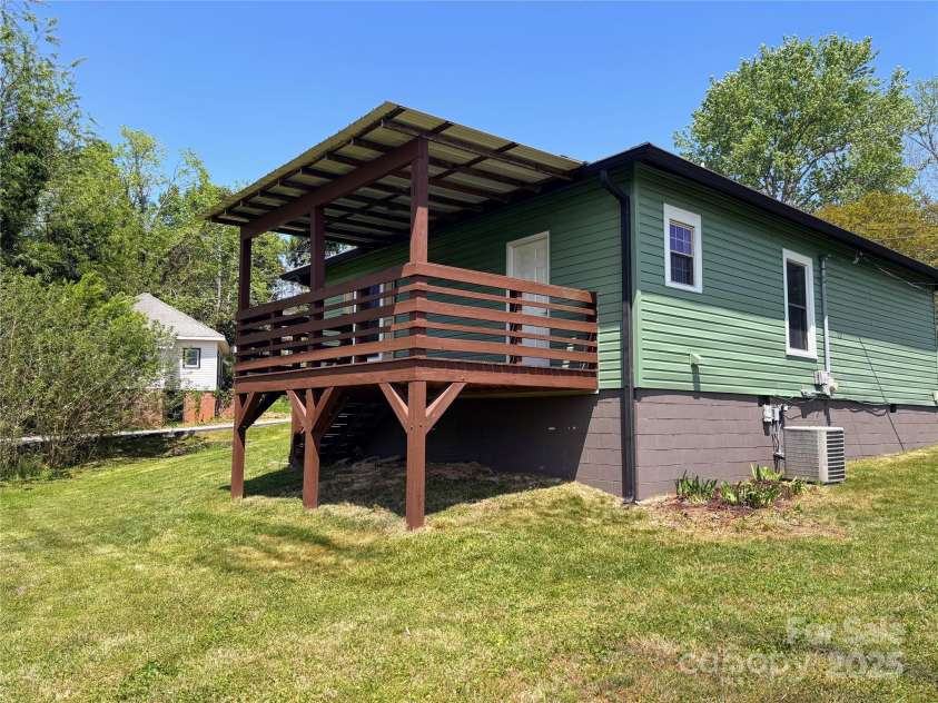 20 Cross Street, Marion, NC 28752.  MLS# CAR4249118, YatesRealty ID 7945. 