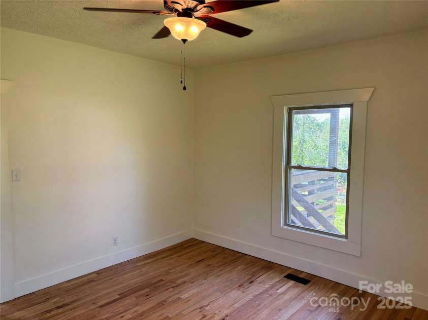 20 Cross Street, Marion, NC 28752.  MLS# CAR4249118, YatesRealty ID 7945. Primary 2