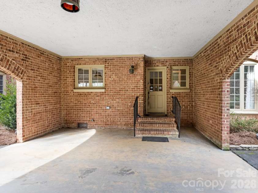 2750 Loch Lane, Charlotte, NC 28226.  MLS# CAR4335877, YatesRealty ID 7945. 