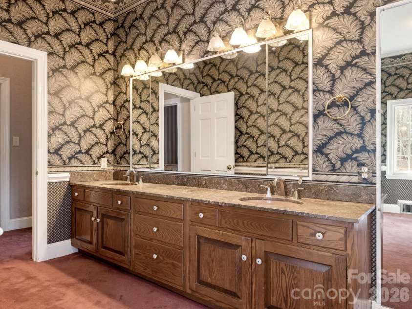 2750 Loch Lane, Charlotte, NC 28226.  MLS# CAR4335877, YatesRealty ID 7945. 